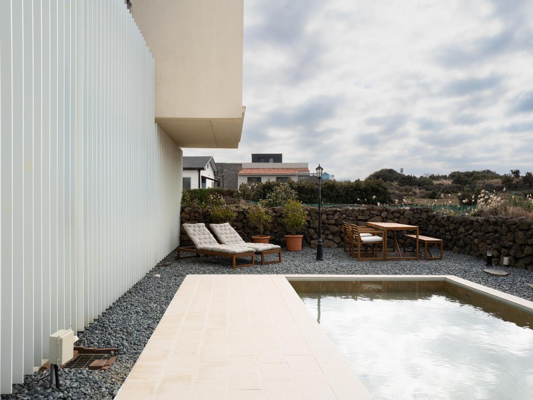 Boutique Pool Villa Namib Чеджудо Экстерьер фото