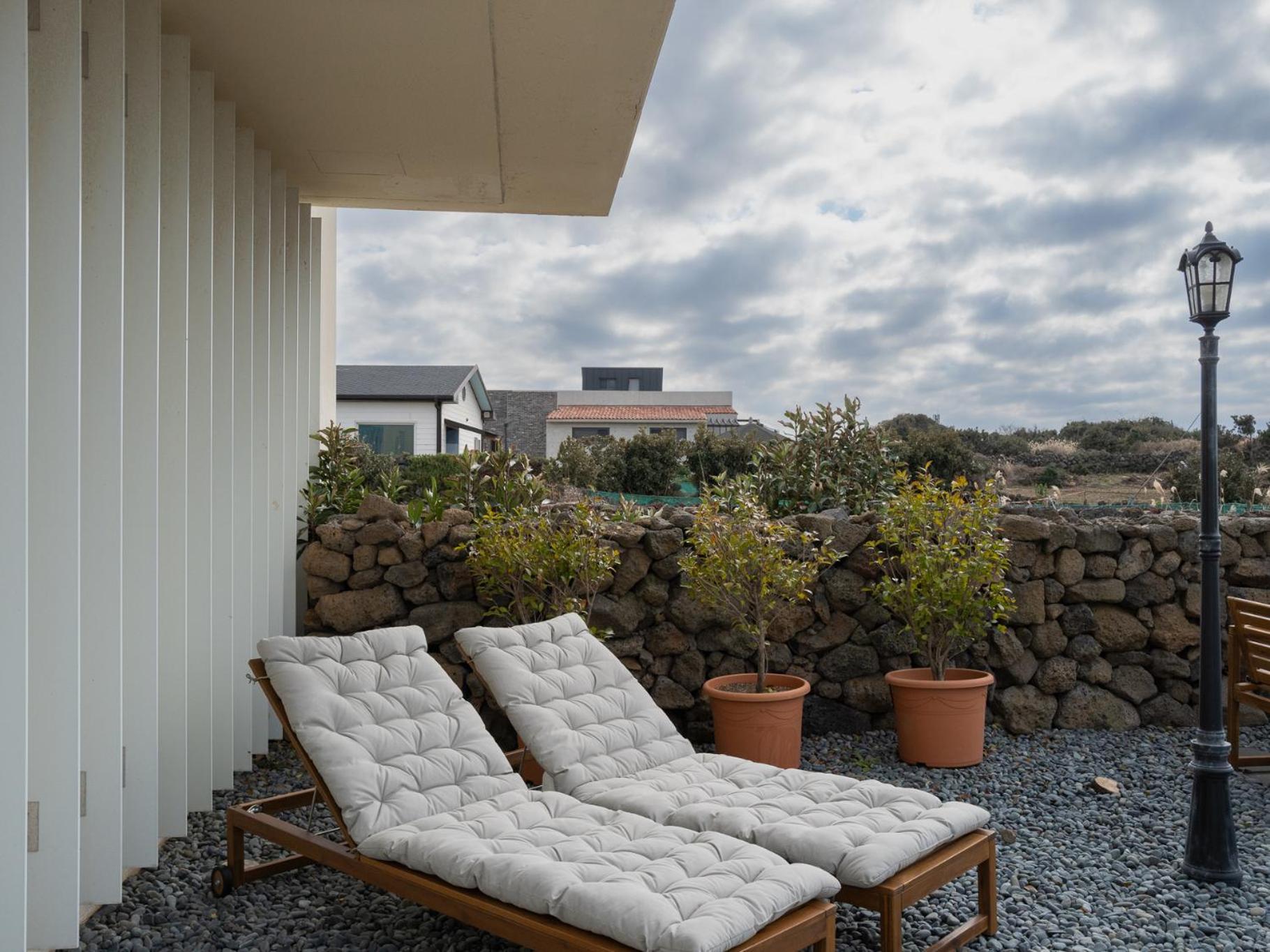 Boutique Pool Villa Namib Чеджудо Экстерьер фото